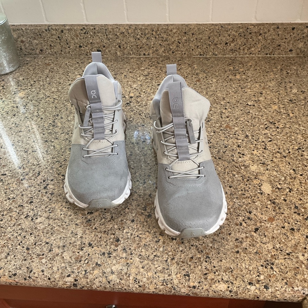 On Running Womens Cloud HiSneakers Glacier/Grey 9 M